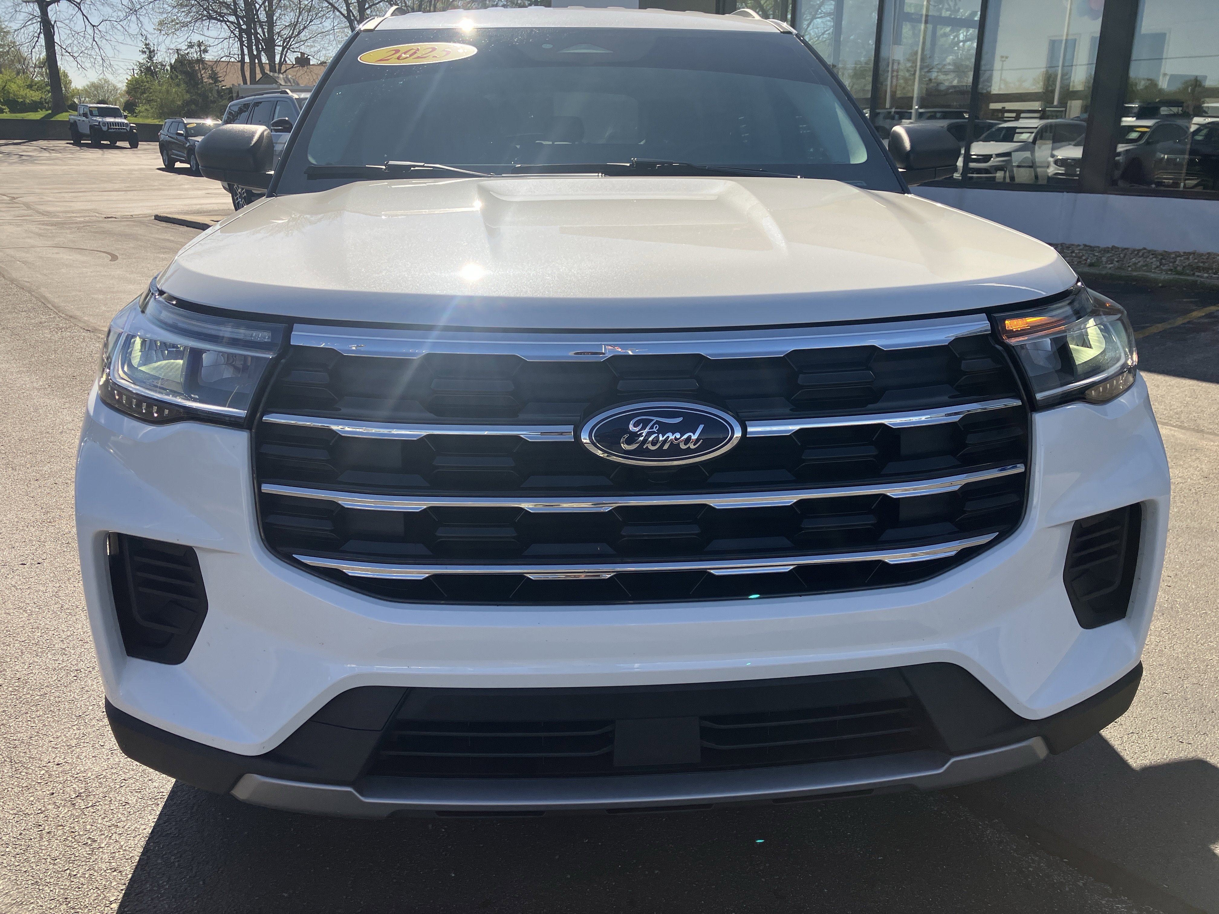 Certified 2025 Ford Explorer Active AWD/4WD image 2