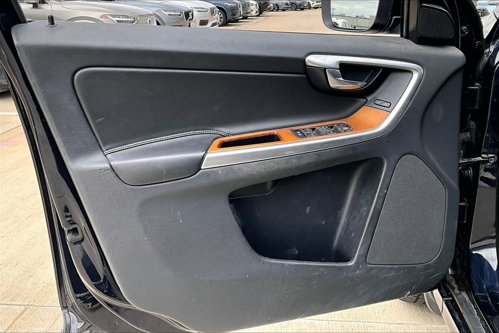 Used 2017 Volvo XC60 T5 Inscription w/ Preferred Option Package FWD image 16