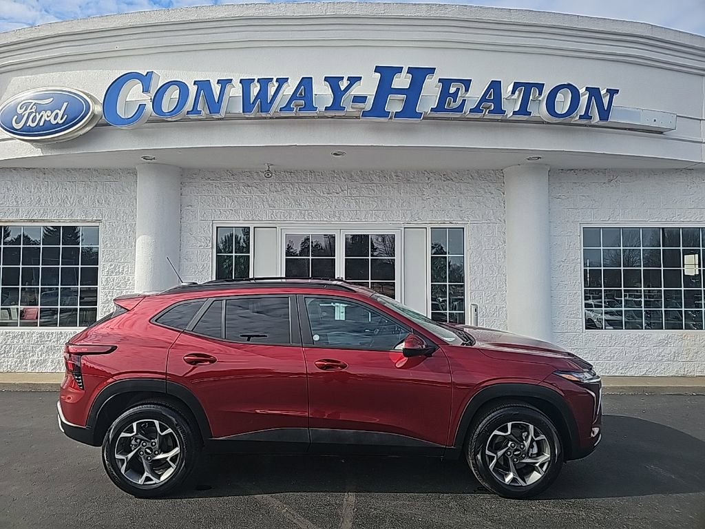 Used 2025 Chevrolet Trax LT w/ LT Convenience Package image 1