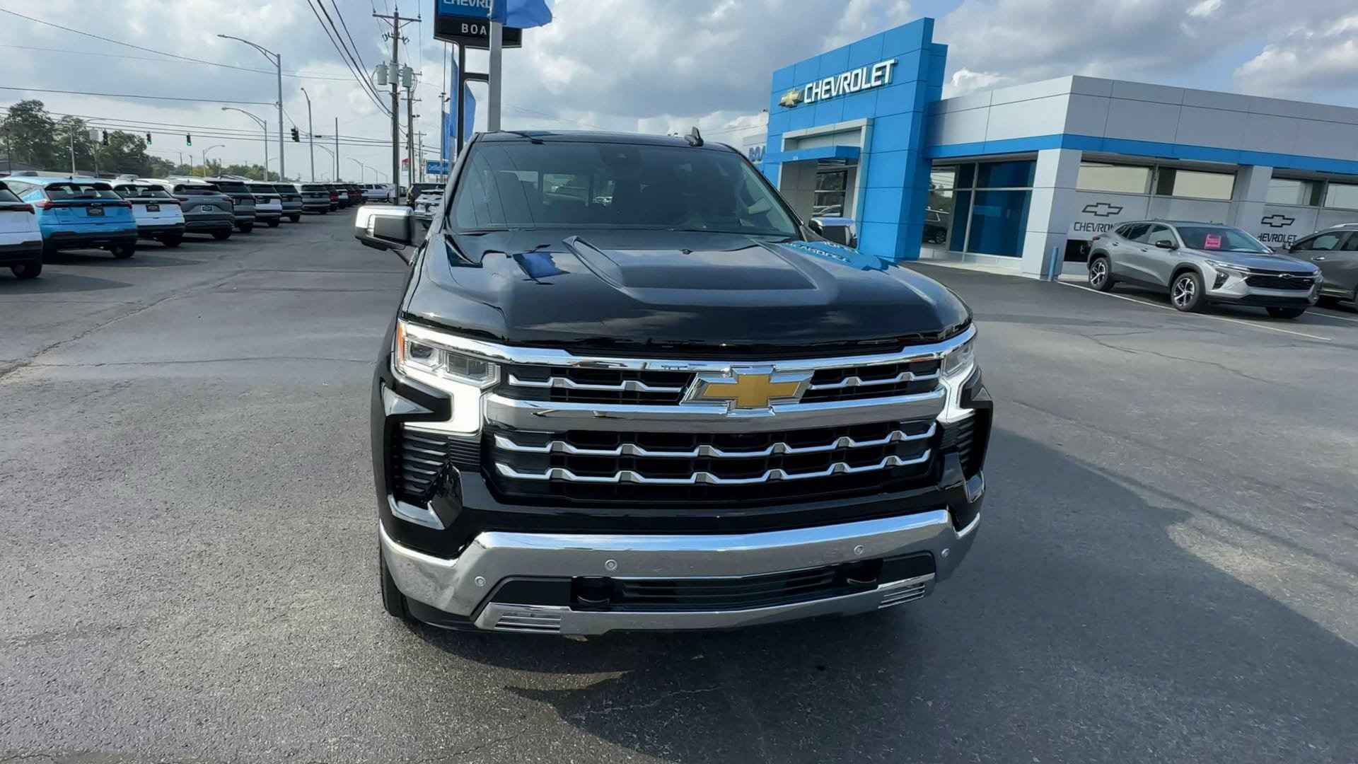 Certified 2024 Chevrolet Silverado 1500 LTZ w/ LTZ Premium Package AWD/4WD image 3