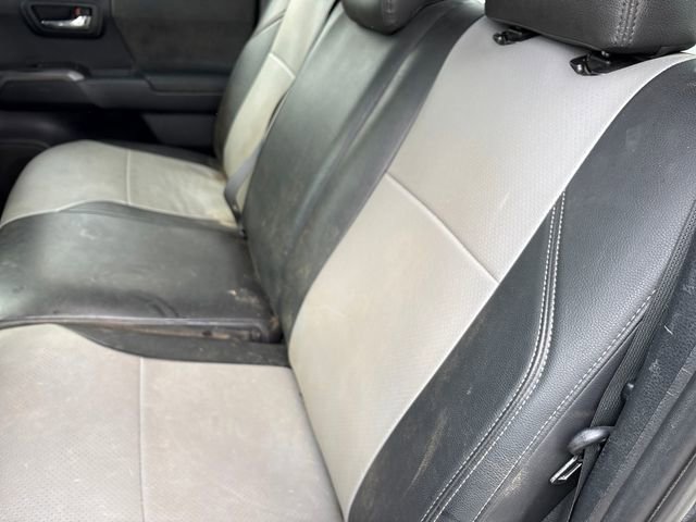 Used 2017 Toyota Tacoma TRD Sport AWD/4WD image 12