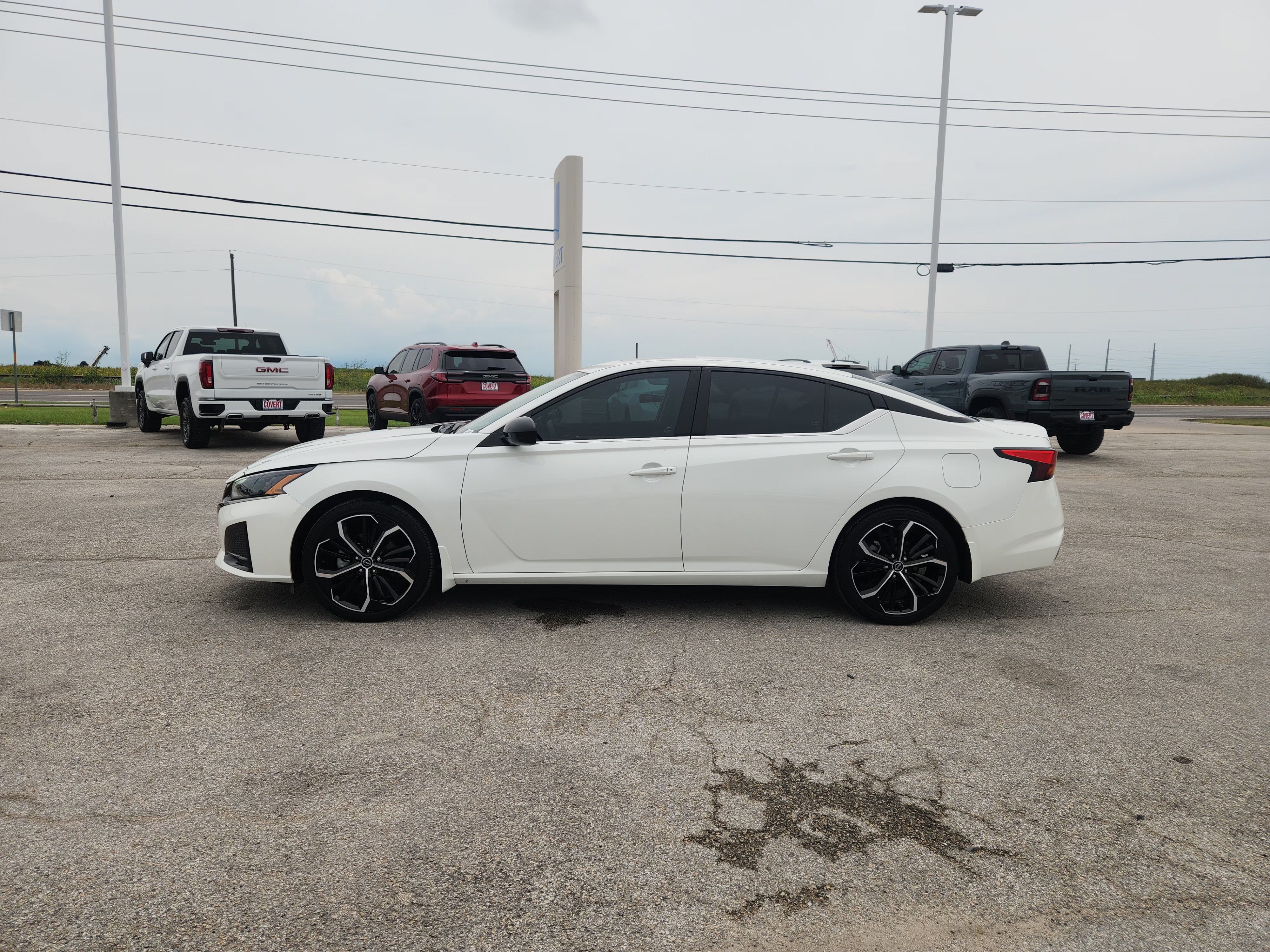 Used 2024 Nissan Altima 2.5 SR FWD image 4