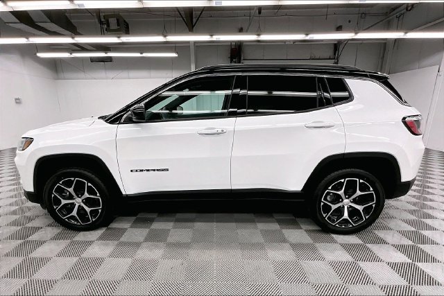 Used 2024 Jeep Compass Limited AWD/4WD image 14