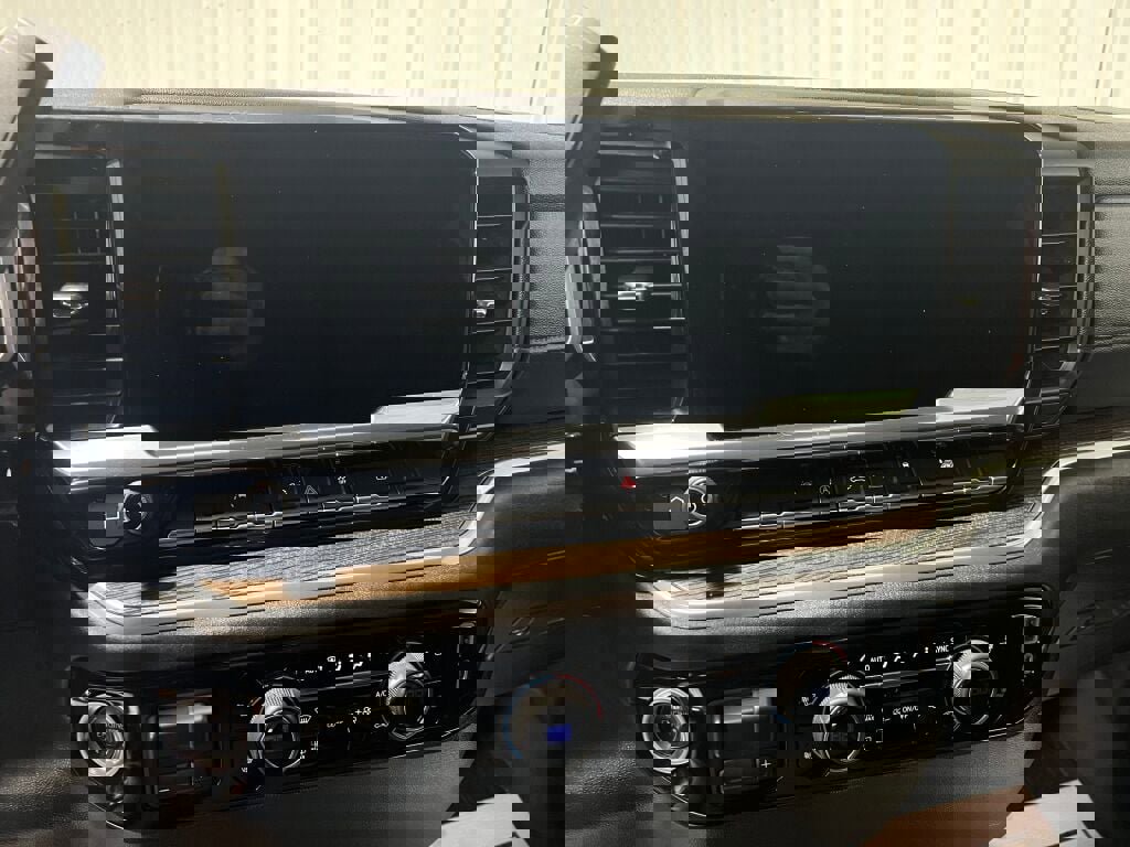 Used 2023 Chevrolet Silverado 1500 LT image 7