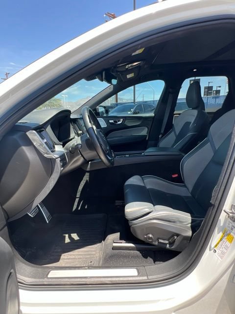 Used 2022 Volvo XC60 B6 R-Design AWD/4WD image 23