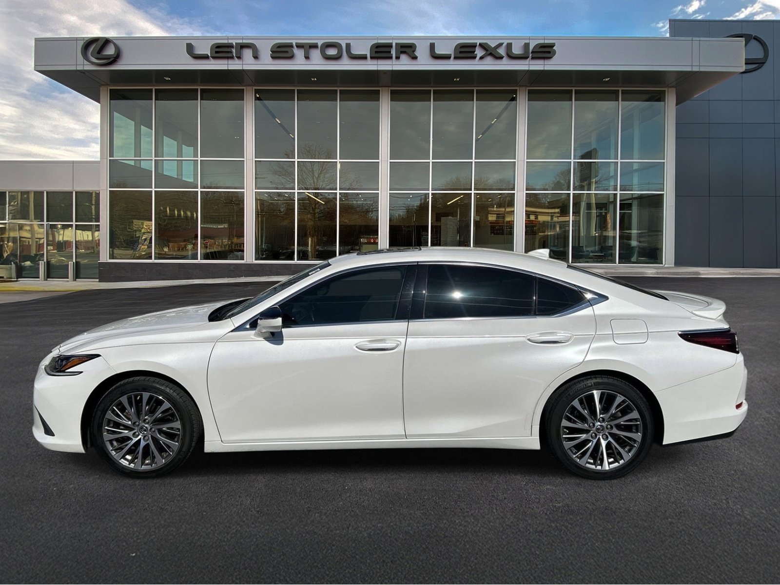 Used 2020 Lexus ES 350 w/ Premium Package image 2