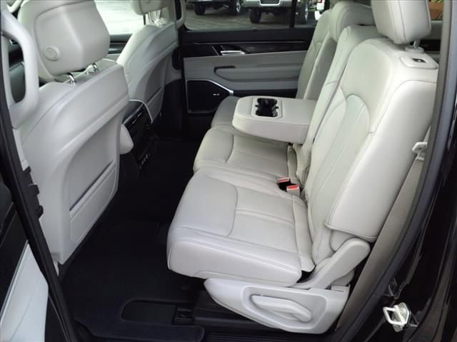 Used 2024 Jeep Wagoneer 4WD w/ Premium Group I image 7