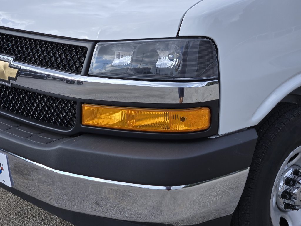 Used 2025 Chevrolet Express 3500 LT w/ LT Preferred Equipment Group RWD image 9