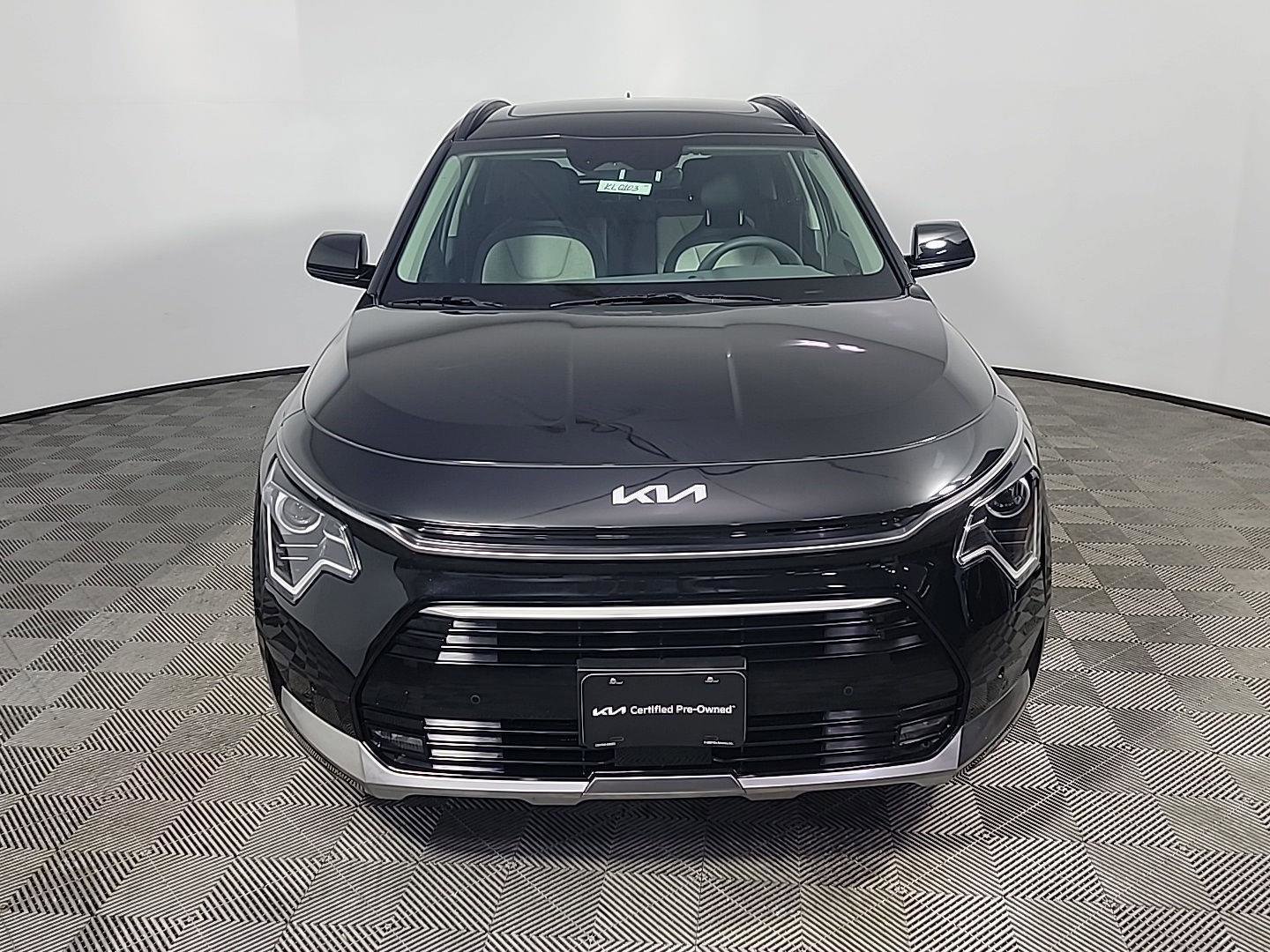 Used 2025 Kia Niro SX image 13