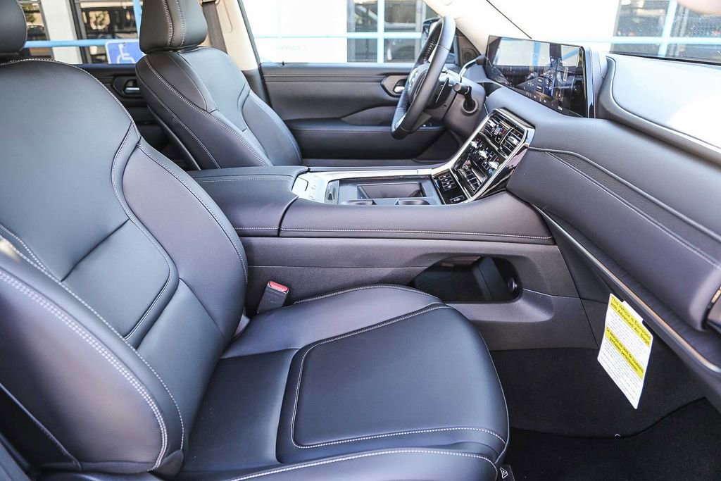 New 2026 Nissan Armada SV image 18