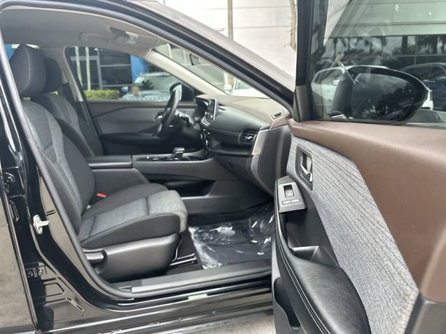 Used 2023 Nissan Rogue SV FWD image 29