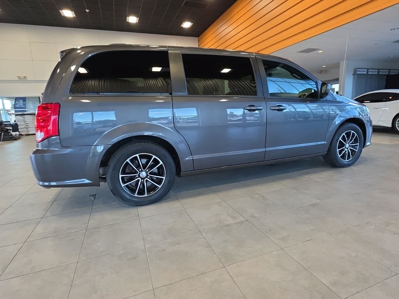 Used 2018 Dodge Grand Caravan GT FWD image 6