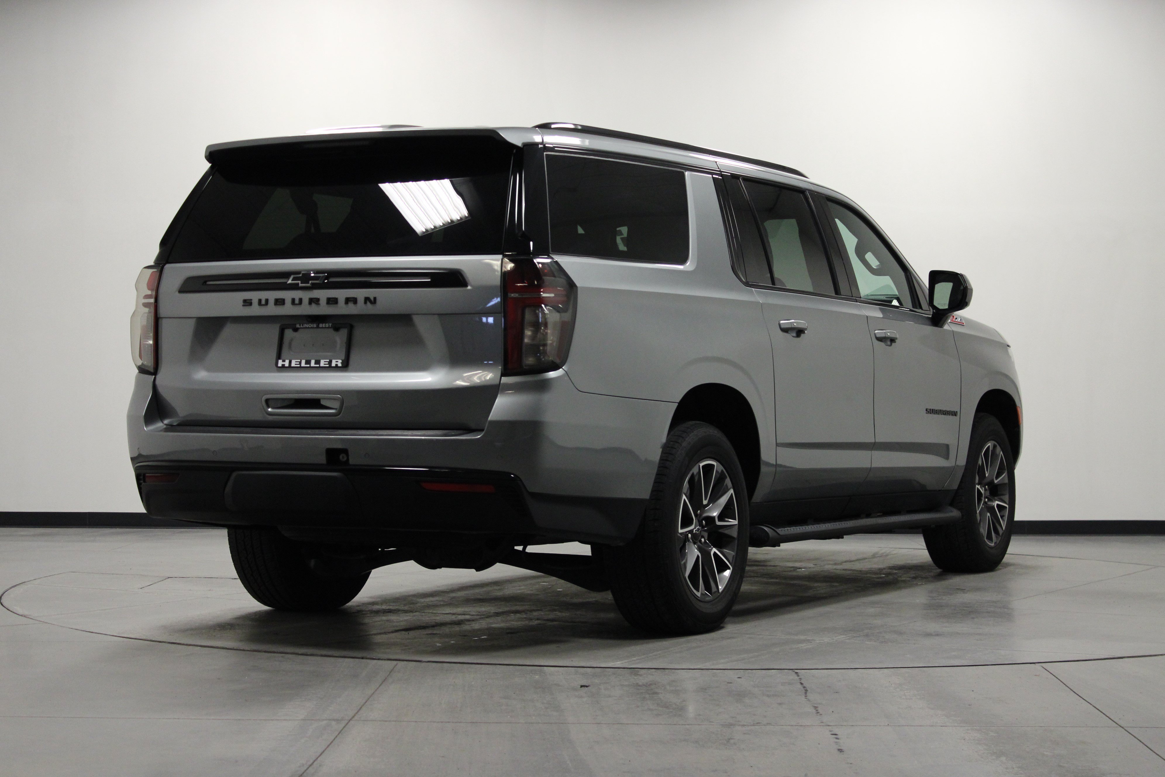 Used 2023 Chevrolet Suburban Z71 AWD/4WD image 4