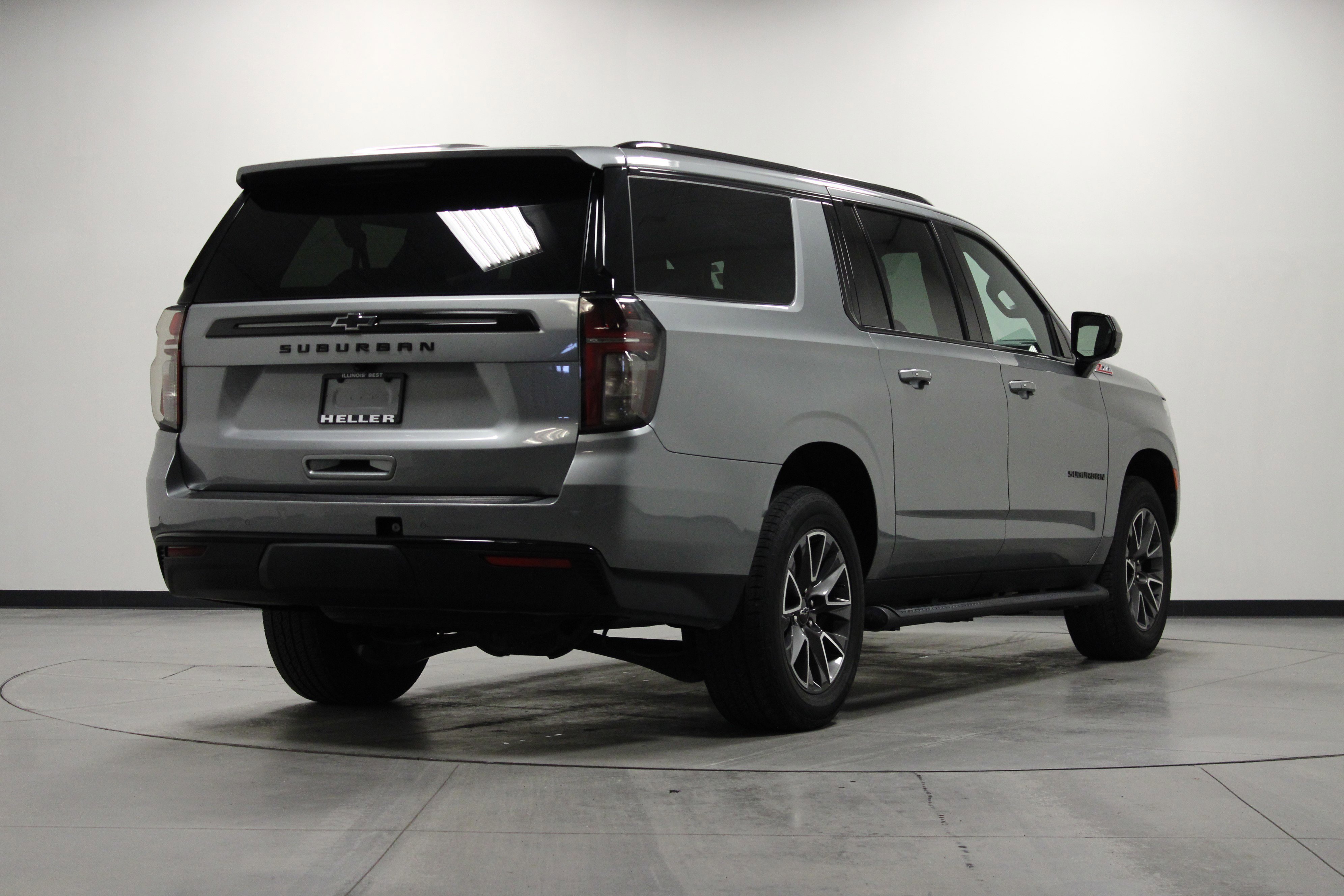 Used 2023 Chevrolet Suburban Z71 image 4