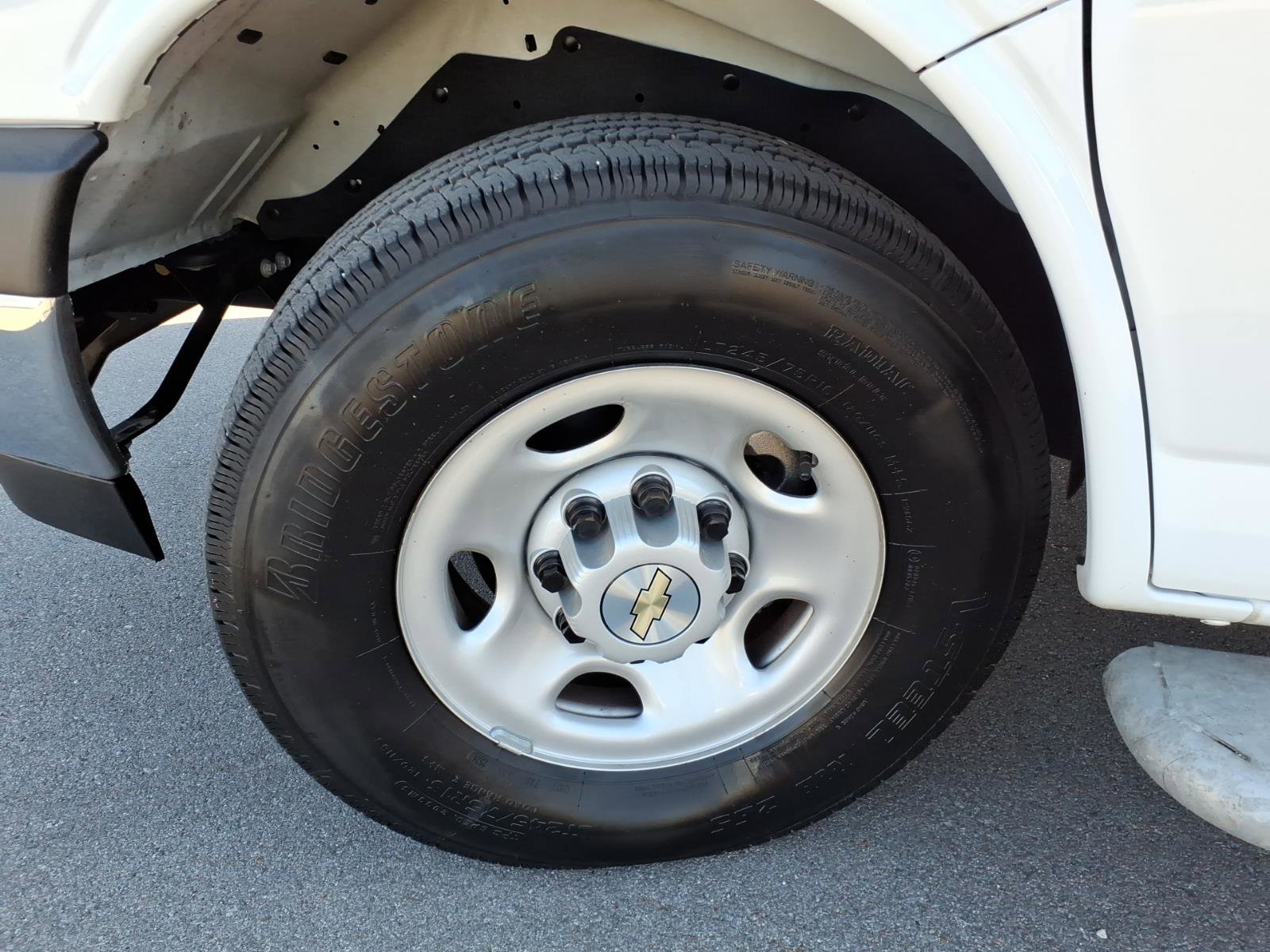 Used 2024 Chevrolet Express 2500 w/ Driver Convenience Package image 9