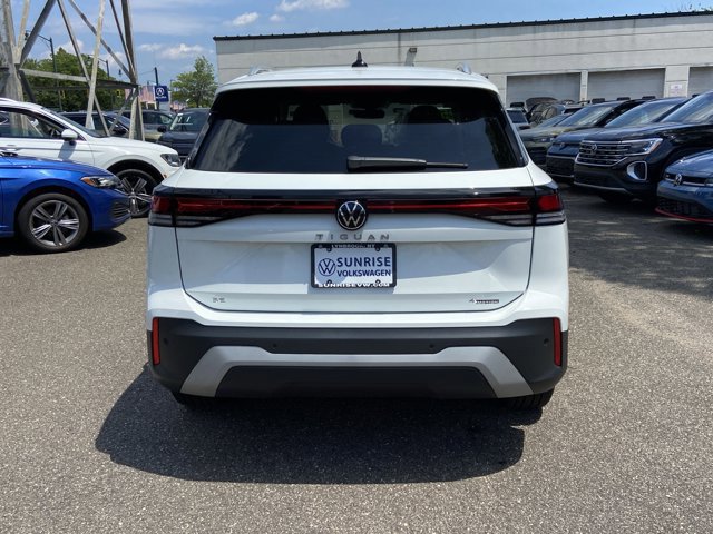 Used 2025 Volkswagen Tiguan SE AWD/4WD image 6