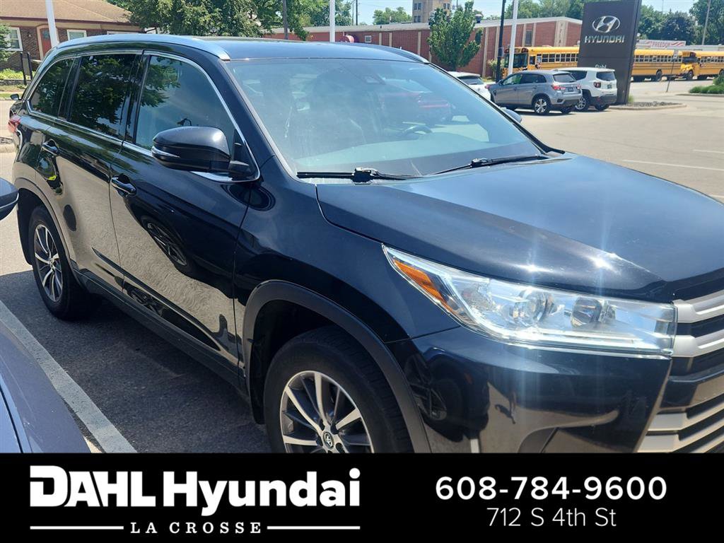 Used 2017 Toyota Highlander XLE w/ Carpet Mat Package AWD/4WD video 1