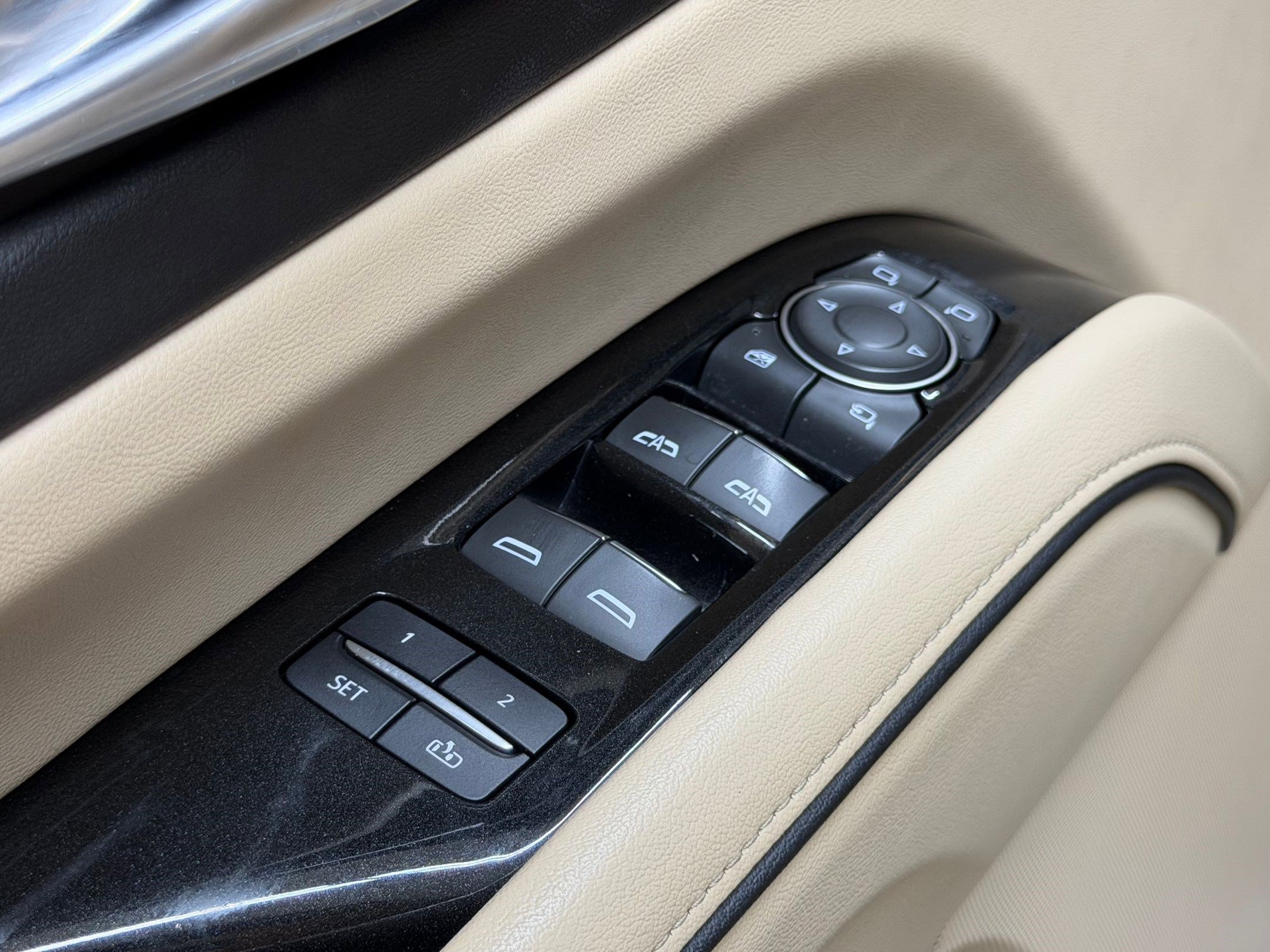 Used 2023 Cadillac Escalade Premium Luxury image 24