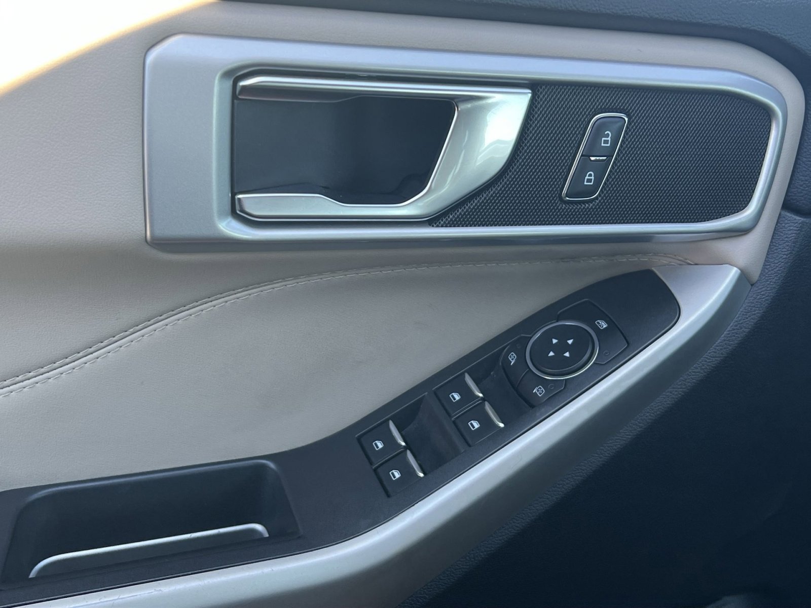 Certified 2023 Ford Explorer XLT w/ Equipment Group 202A image 15