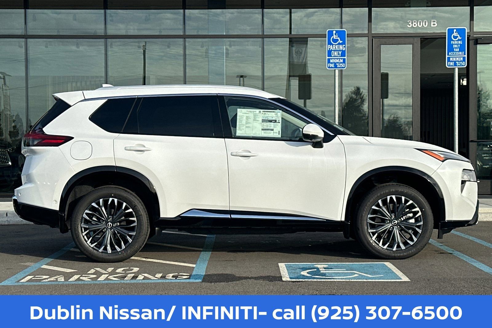 New 2026 Nissan Rogue Platinum w/ Tech Package AWD/4WD image 3
