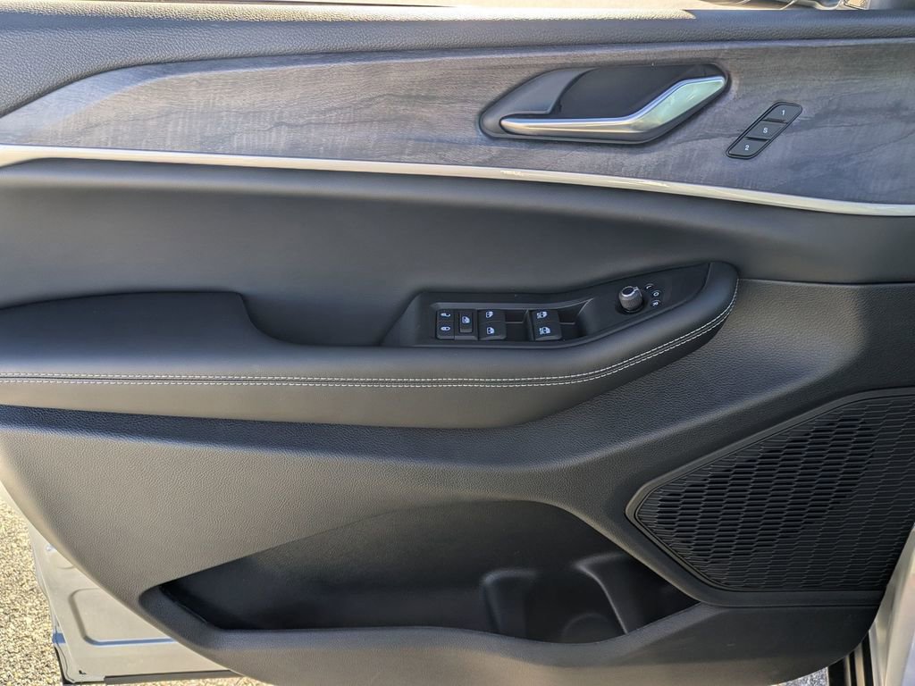 New 2025 Jeep Grand Cherokee L Limited image 14