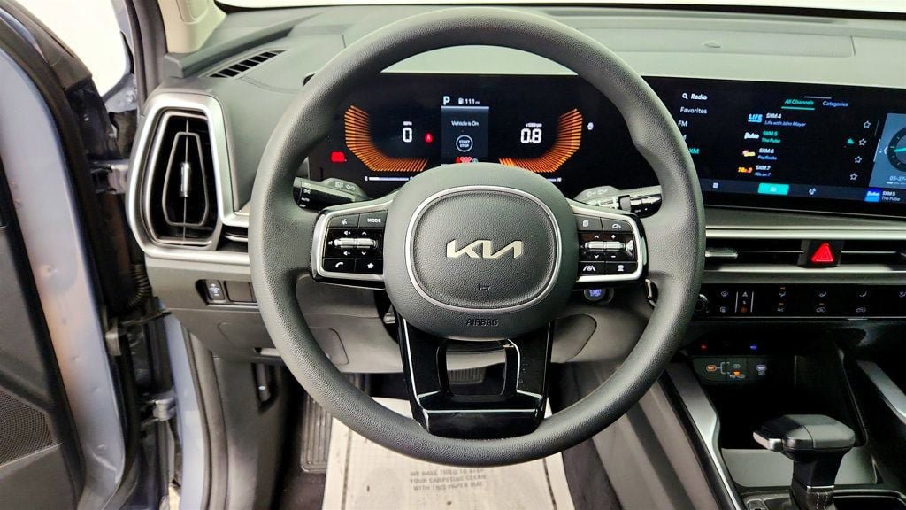 Used 2025 Kia Sorento LX FWD image 13
