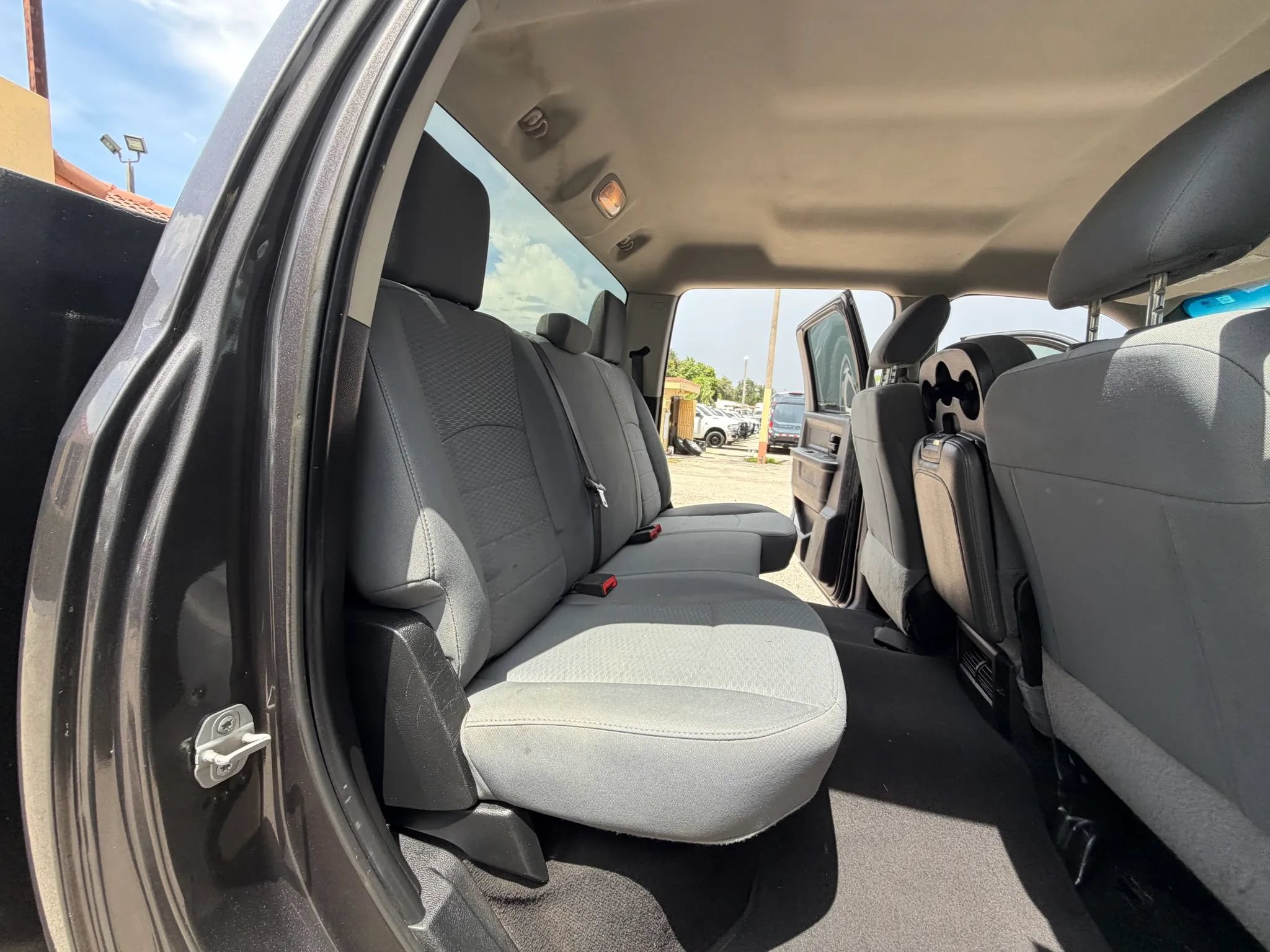 Used 2018 RAM 2500 Tradesman w/ Chrome Appearance Group AWD/4WD image 17