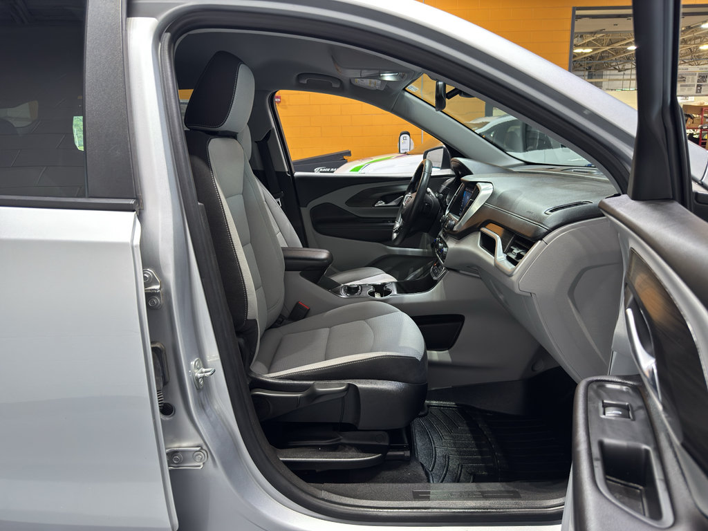 Used 2022 GMC Terrain SLE w/ Driver Convenience Package FWD image 18