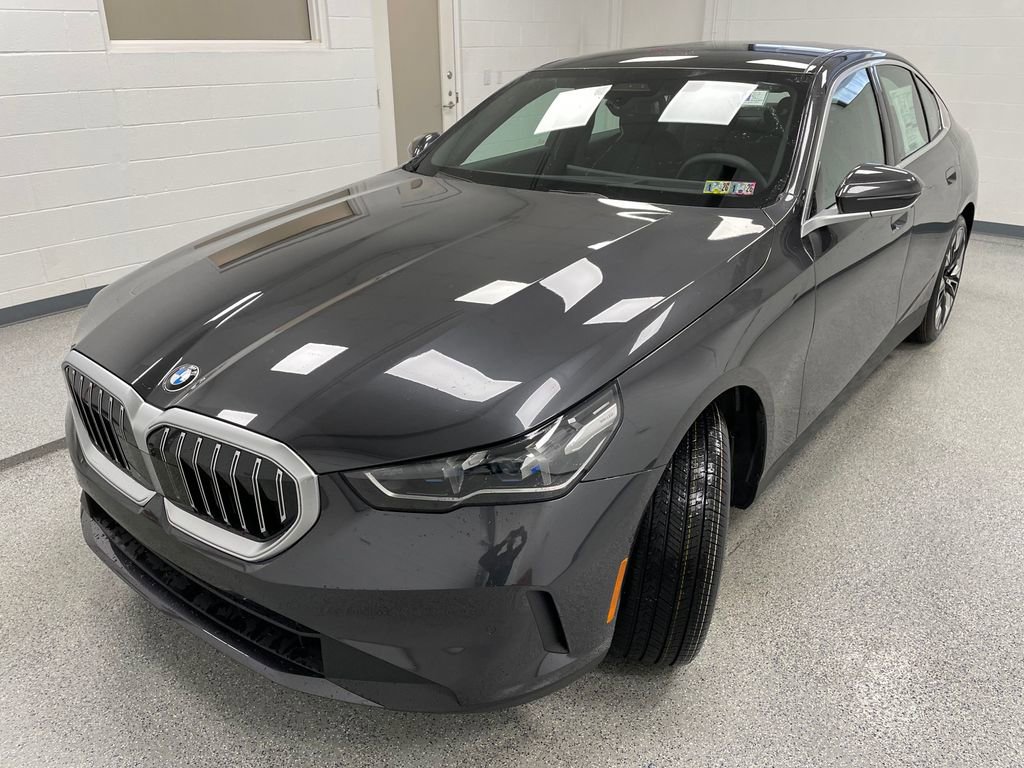 Used 2025 BMW 530i xDrive image 2