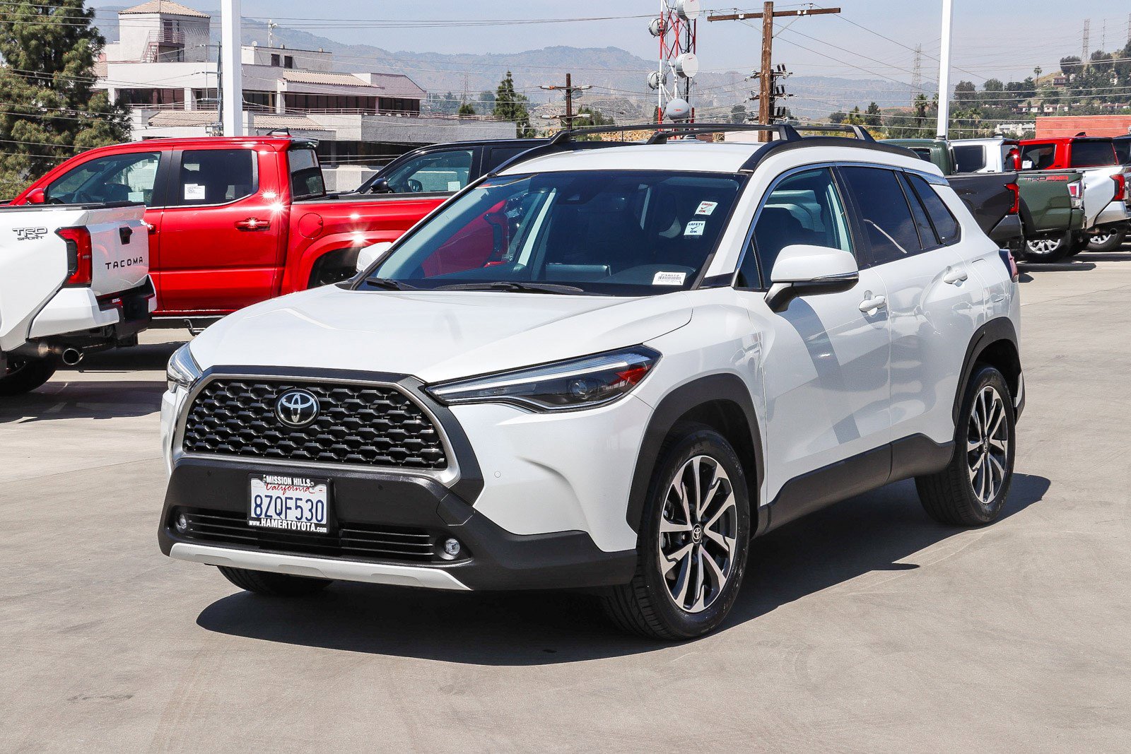 Certified 2022 Toyota Corolla Cross XLE image 3