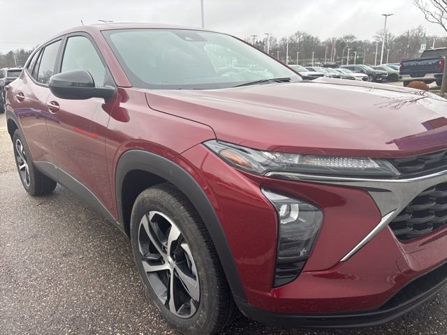 Used 2024 Chevrolet Trax RS w/ Sunroof Package image 4