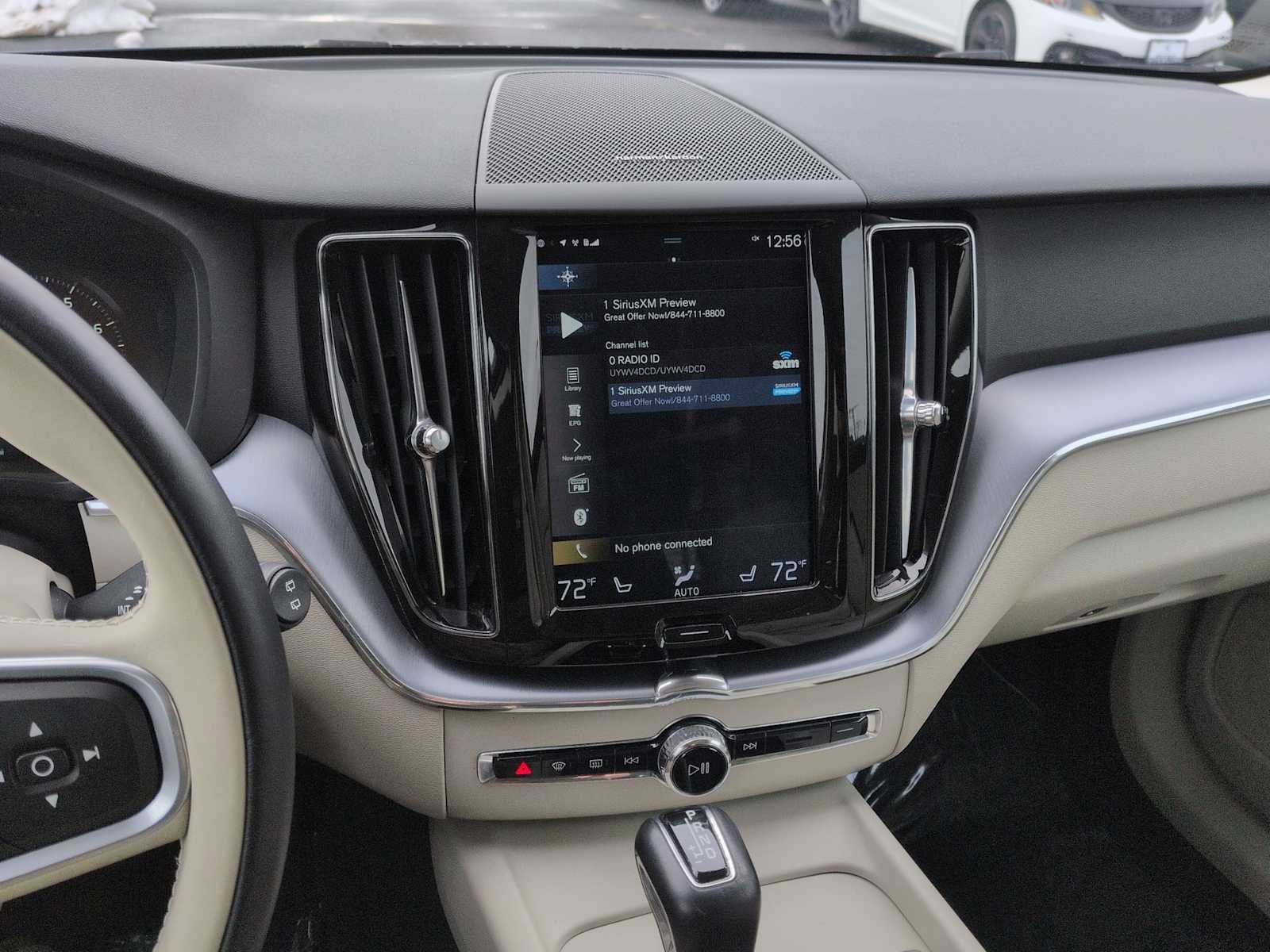 Used 2020 Volvo XC60 T5 Momentum image 29