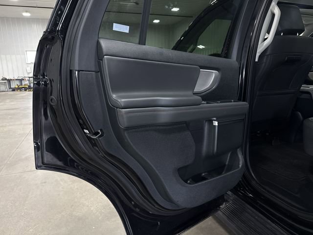 Used 2025 Ford Expedition Active AWD/4WD image 27