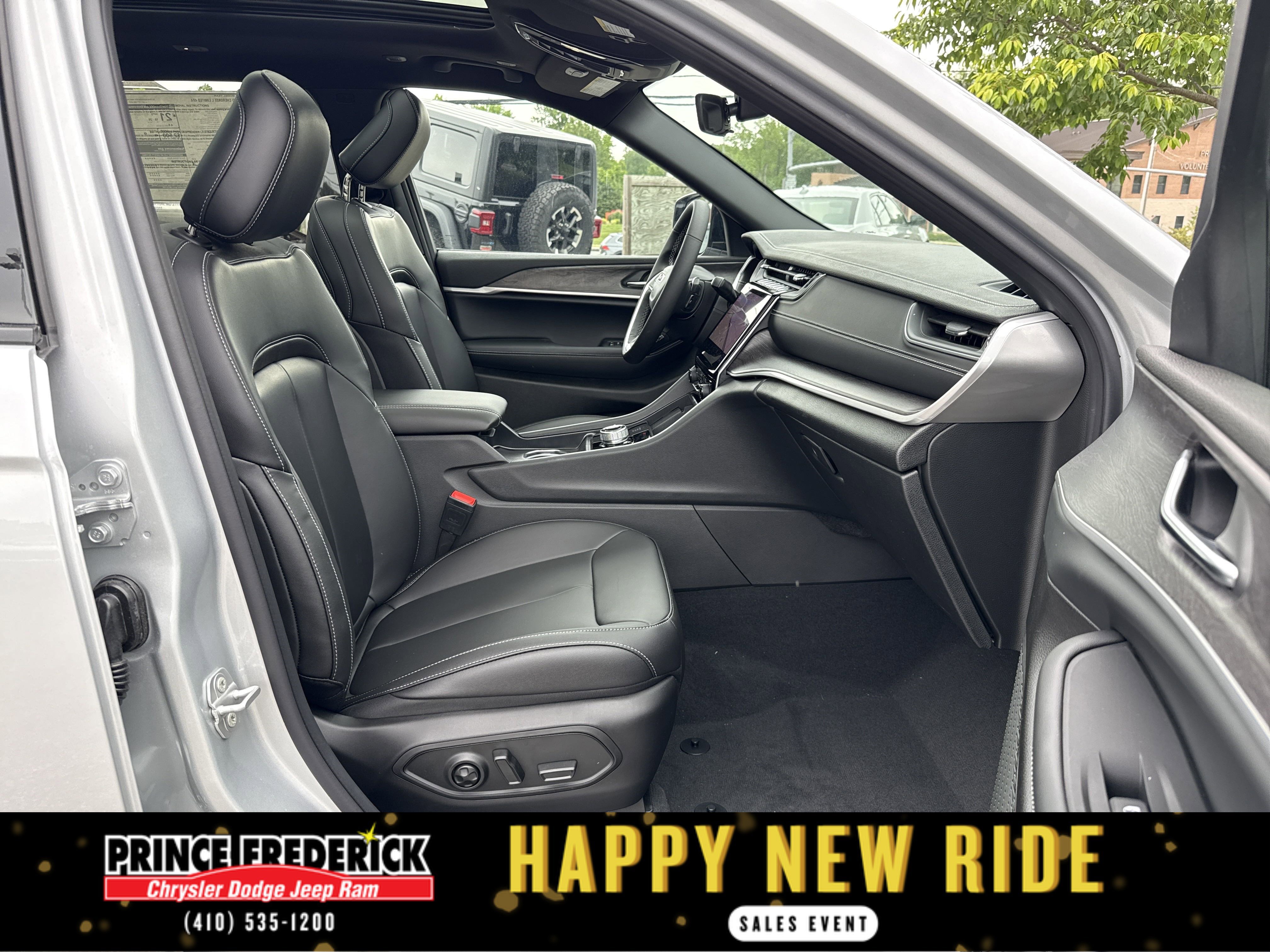 New 2025 Jeep Grand Cherokee L Limited w/ Black Appearance Package image 17