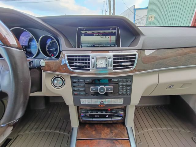 Used 2014 Mercedes-Benz E 250 BlueTEC Sedan image 32