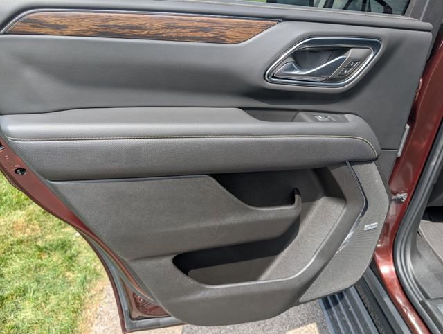 Used 2023 Chevrolet Tahoe Premier w/ Premium Package AWD/4WD image 12