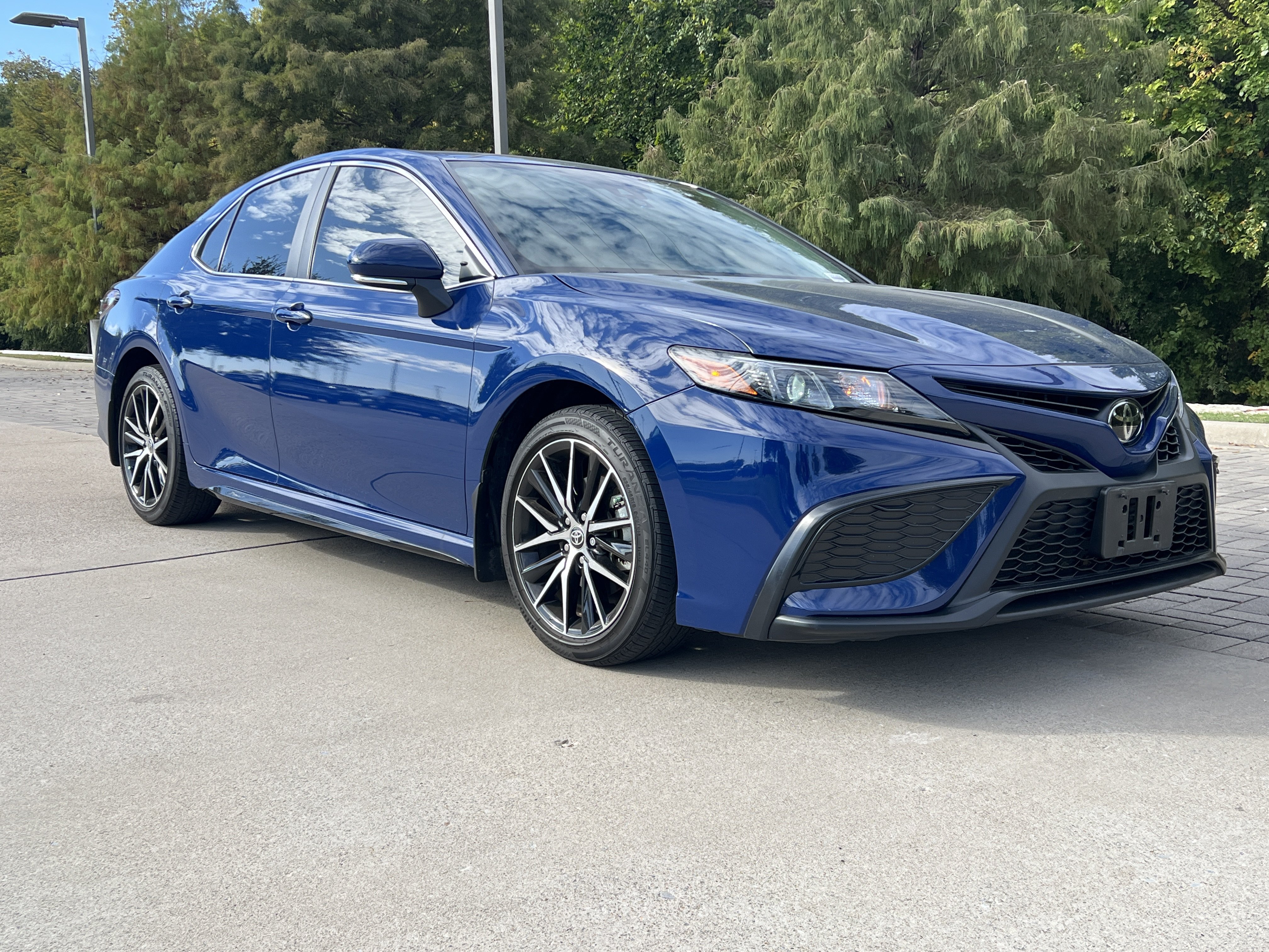 Used 2024 Toyota Camry SE FWD image 2