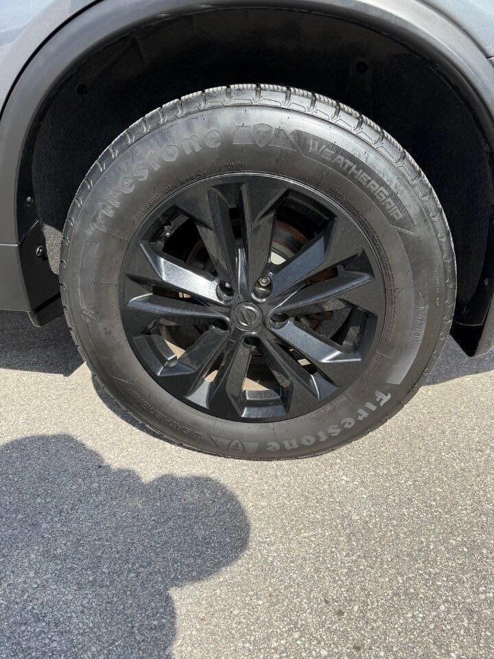 Used 2016 Nissan Rogue SV image 24