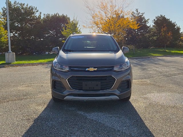 Used 2021 Chevrolet Trax LT w/ LT Convenience Package AWD/4WD image 2