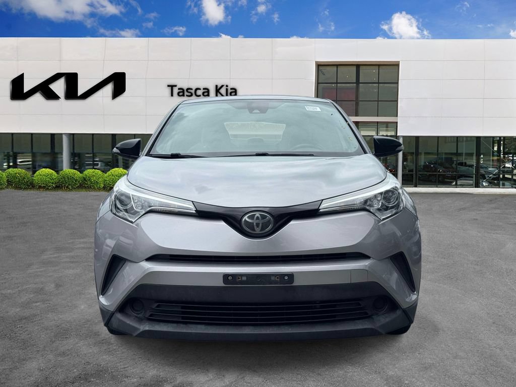 Used 2019 Toyota C-HR XLE FWD image 2