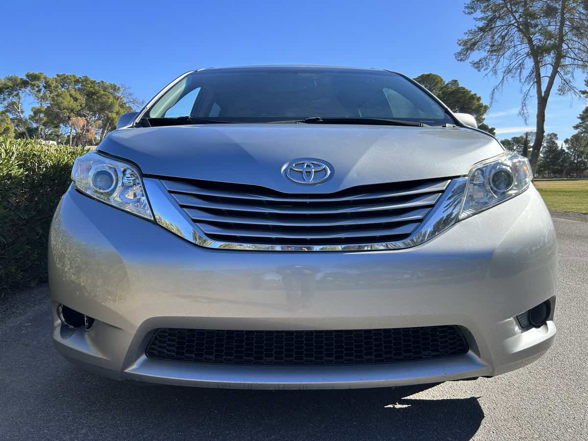 Used 2015 Toyota Sienna LE FWD image 7