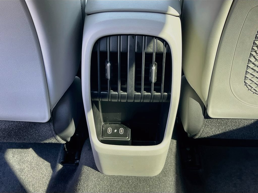 Used 2024 Hyundai Kona Limited FWD image 32