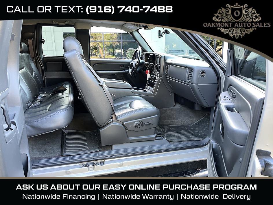 Used 2005 GMC Sierra 2500 SLT w/ Heavy-Duty Power Package AWD/4WD image 10