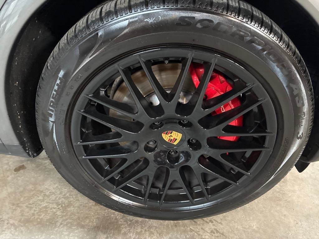 Used 2016 Porsche Cayenne Turbo image 3