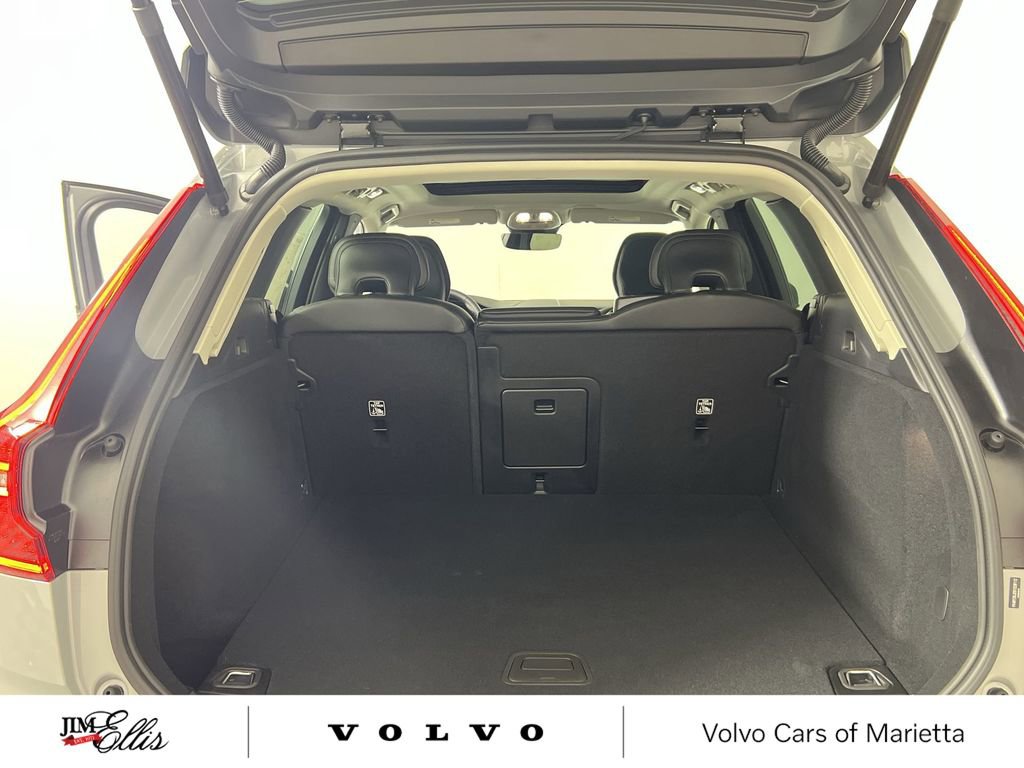 New 2025 Volvo XC60 B5 Core w/ Climate Package image 21