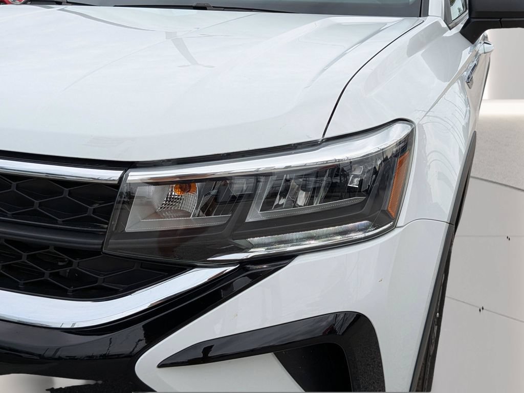 Certified 2023 Volkswagen Taos S FWD image 7