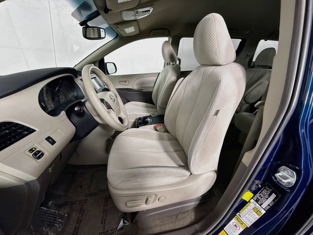 Used 2011 Toyota Sienna LE w/ Towing Pkg AWD/4WD image 22