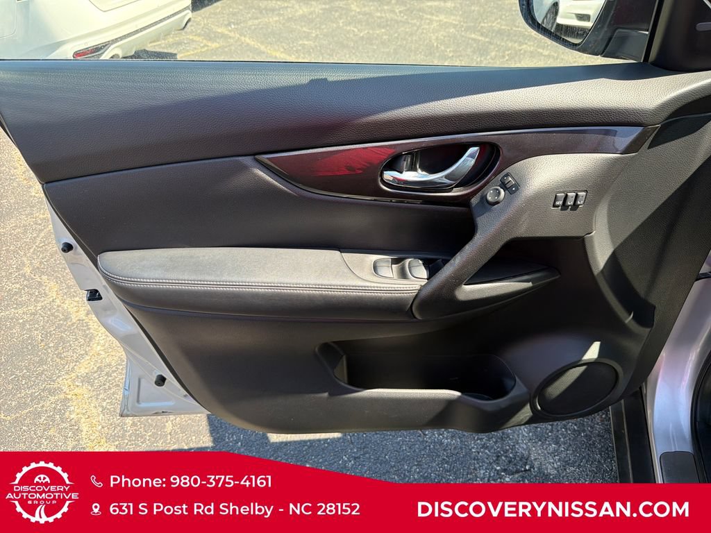 Certified 2019 Nissan Rogue SV w/ Premium Package FWD image 9