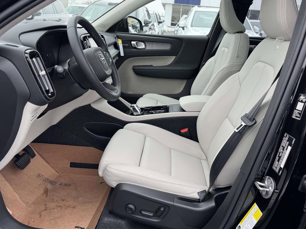 New 2026 Volvo XC40 B5 Ultra w/ Protection Package Premier image 19