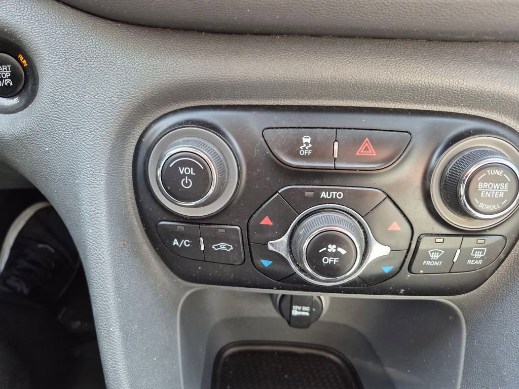 Used 2013 Dodge Dart Limited w/ Technology Group image 19